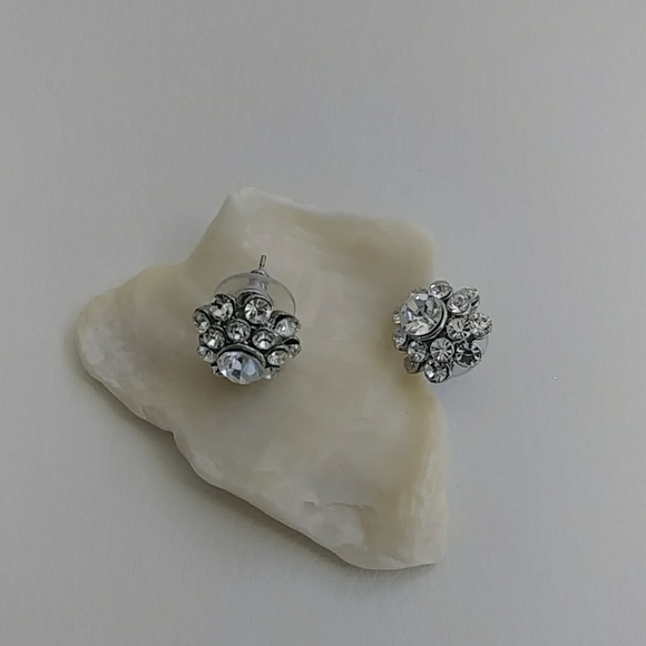 Jewelry - 🛍SOLD Clustered Rhinestone Earring